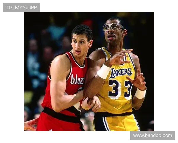 2001年NBA选秀大会乔丹钦点夸梅布朗成状元