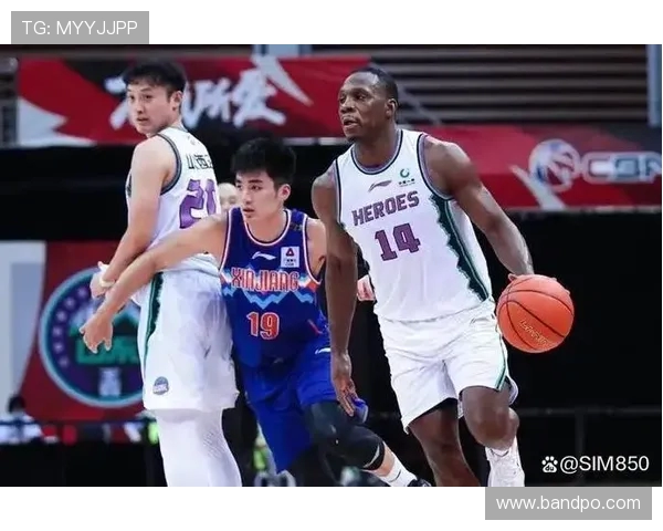CBA三分球历史排行榜:哈德森超越李根升至第一
